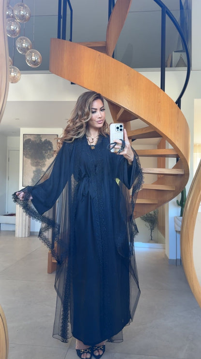 ABAYA CAPE MOUSSELINE NOIR DENTELLE AYRAH- UAE